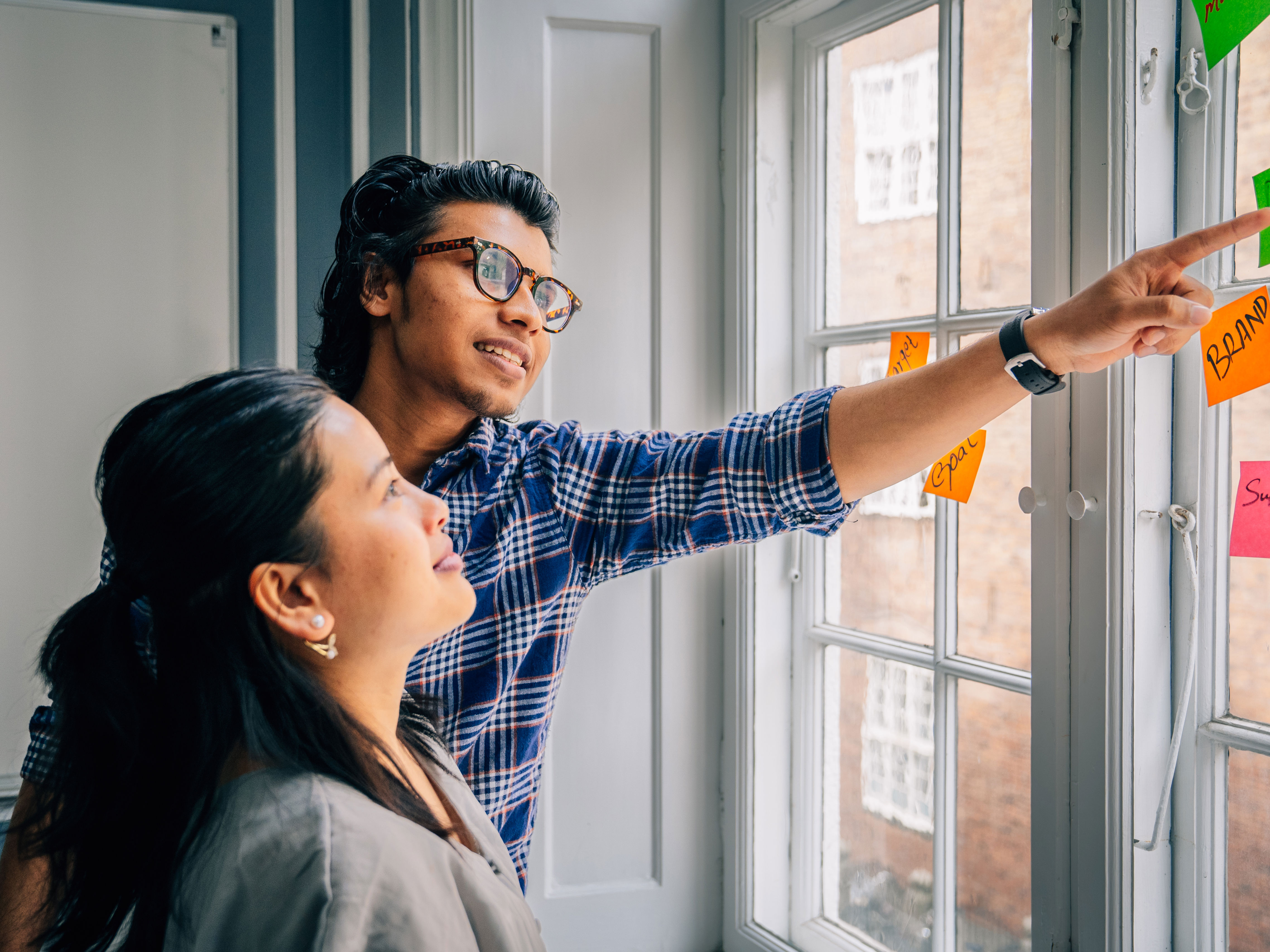 Students from Niels Brock Copenhagen Business College working with post-it notes